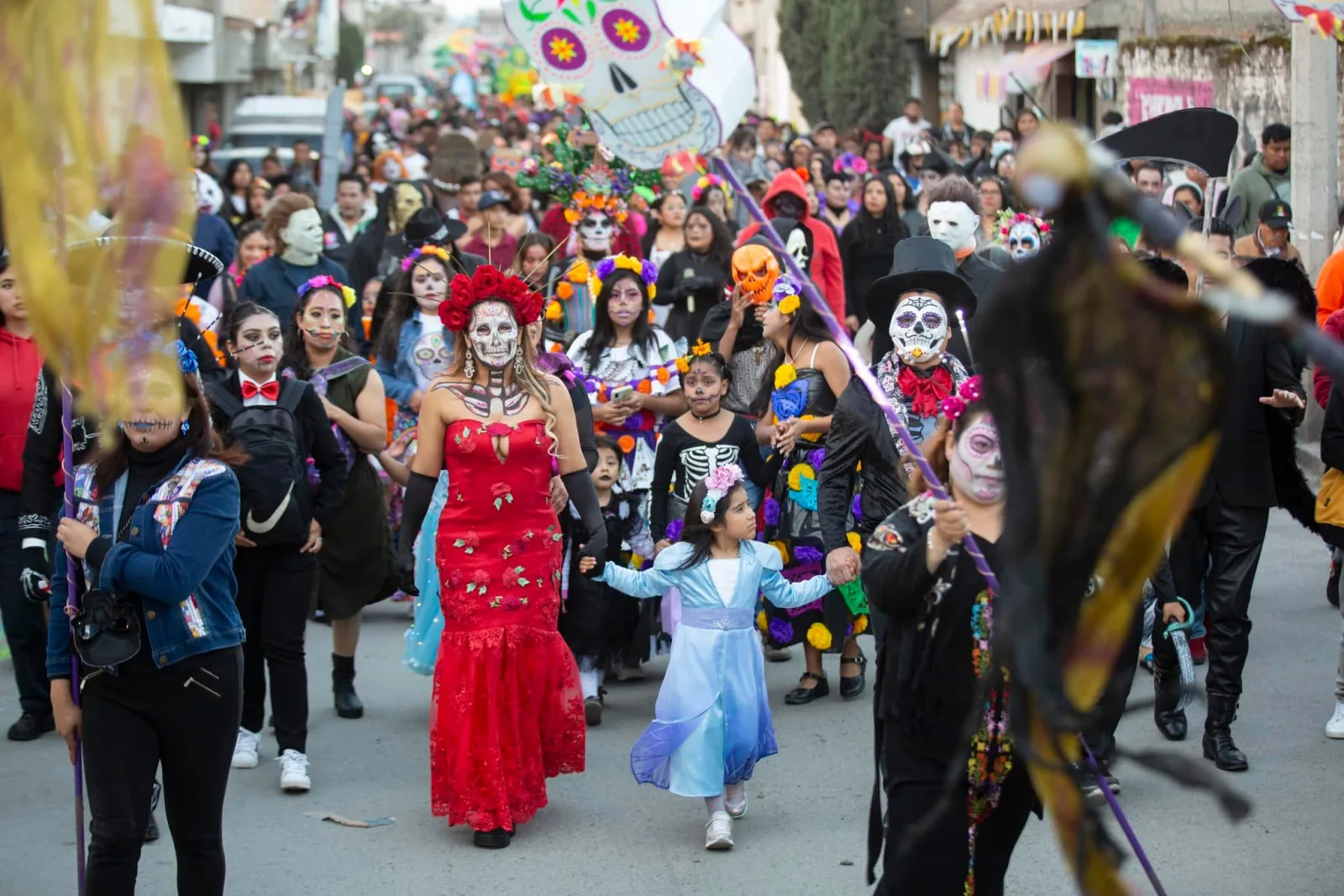 1699053581 Una vez mas caminamos nuestro SanAntonioLaIsla entre Monstruos y Catrinas scaled