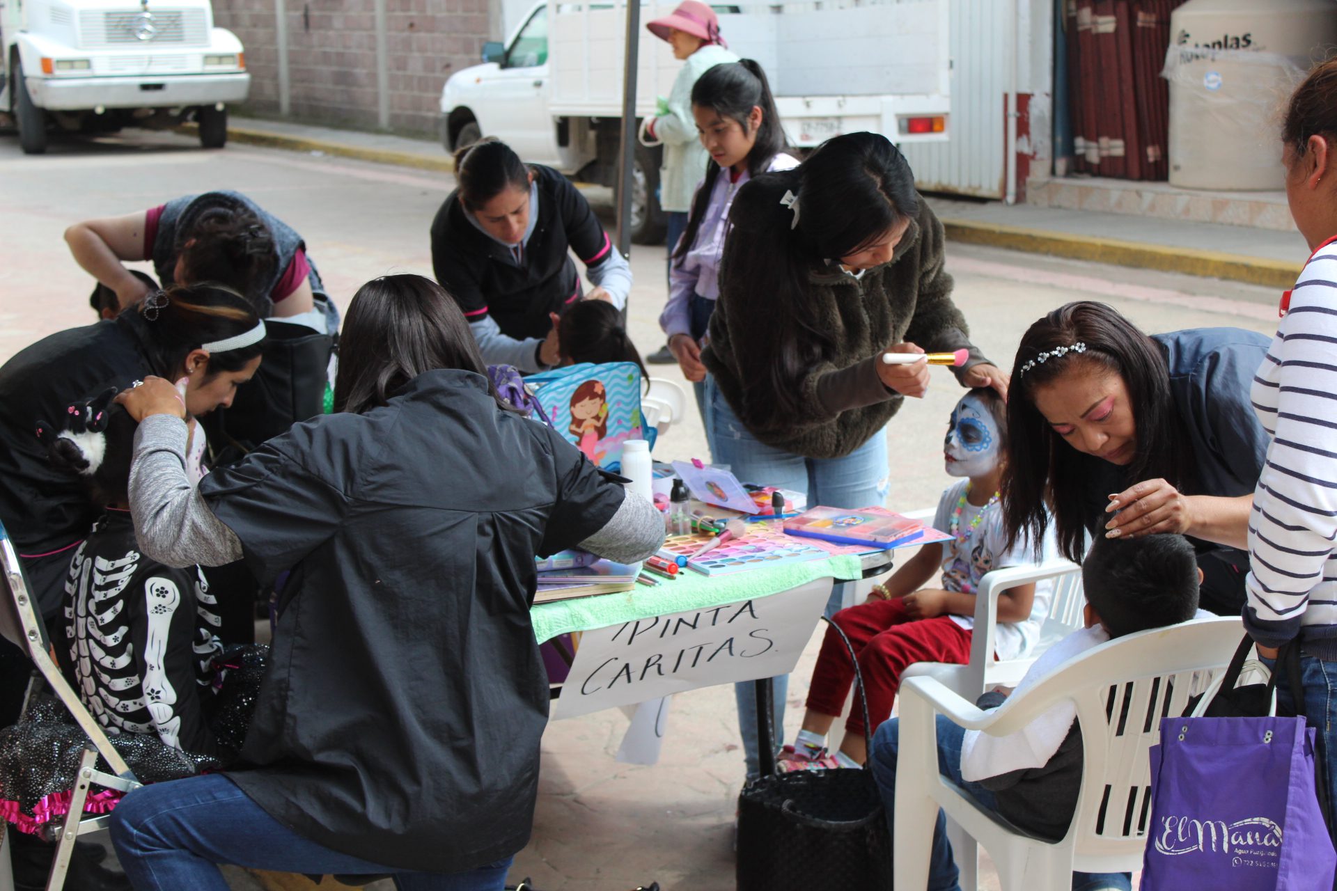 1699054147 714 Esta tarde en la CasaDeCultura se estan pintando las caritas