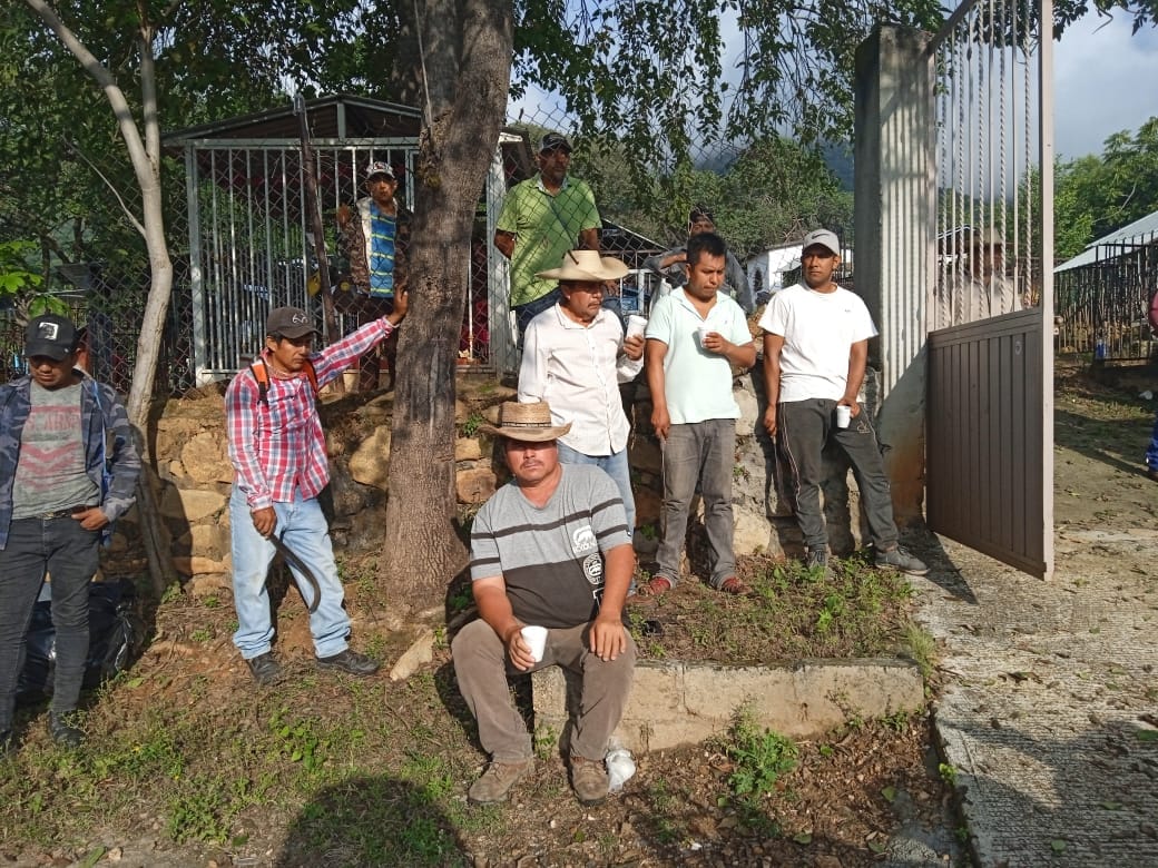 1699100125 488 En la poblacion de Santa Ana se limpio su Panteon