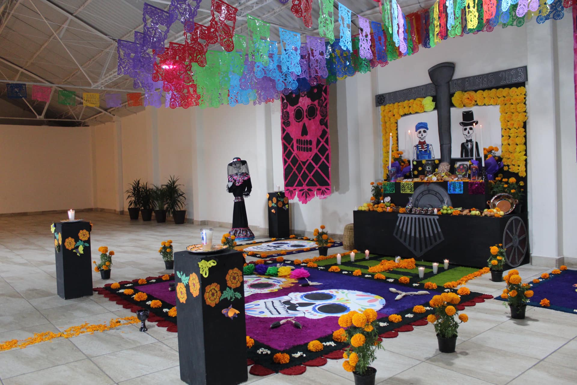 1699104005 401 Inauguracion de la Ofrenda de Dia de Muertos La estacion