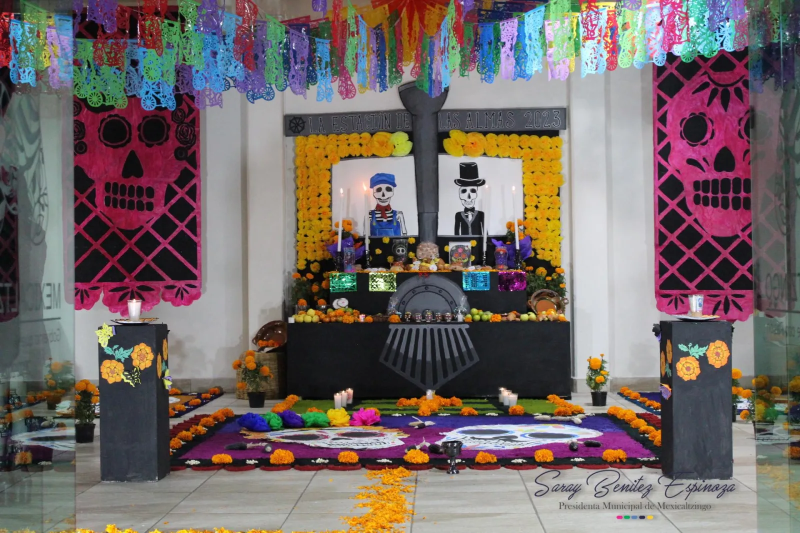 1699104023 Inauguracion de la Ofrenda de Dia de Muertos La estacion scaled