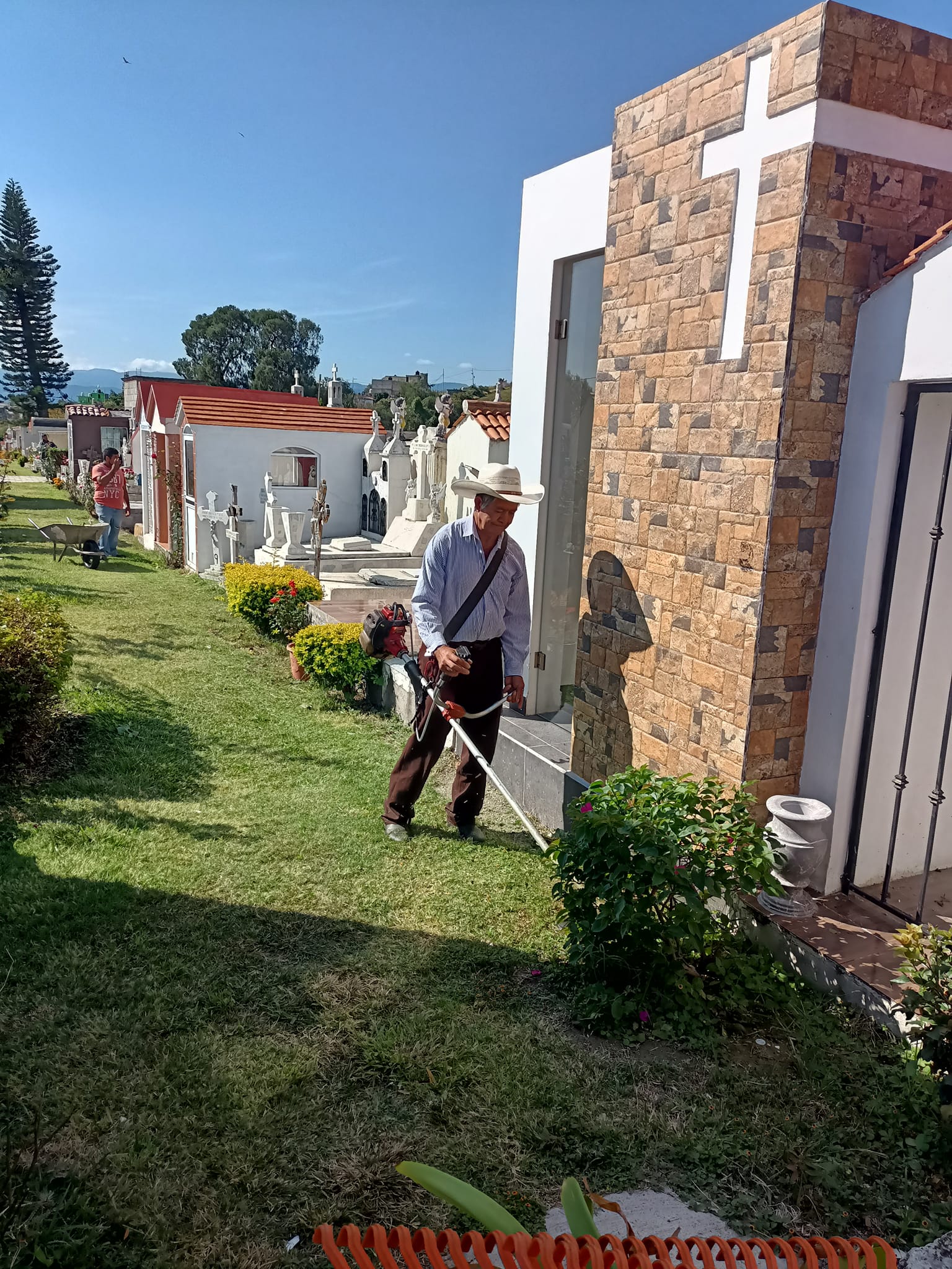 1699107248 380 El Panteon Municipal esta quedando listo para la festividad de