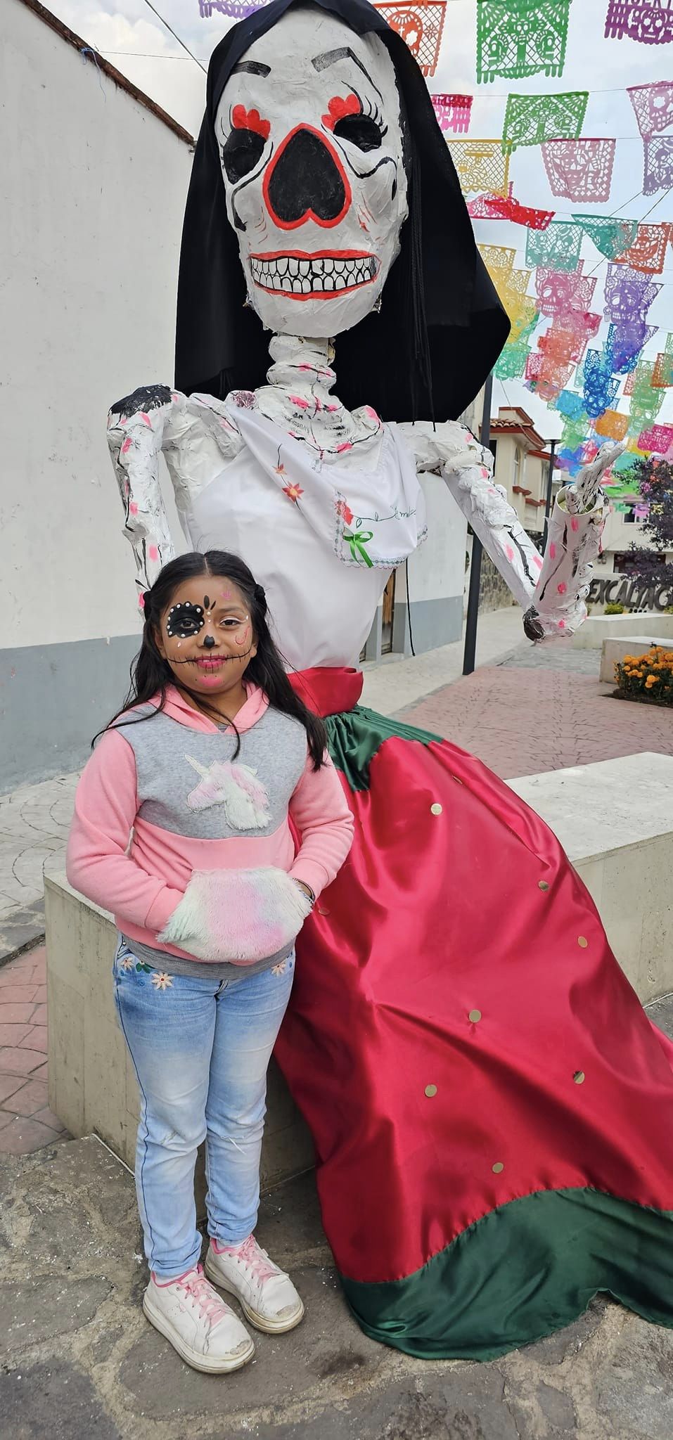 1699107618 664 Pintacaritas Dia de Muertos Las alumnas del curso de cultura