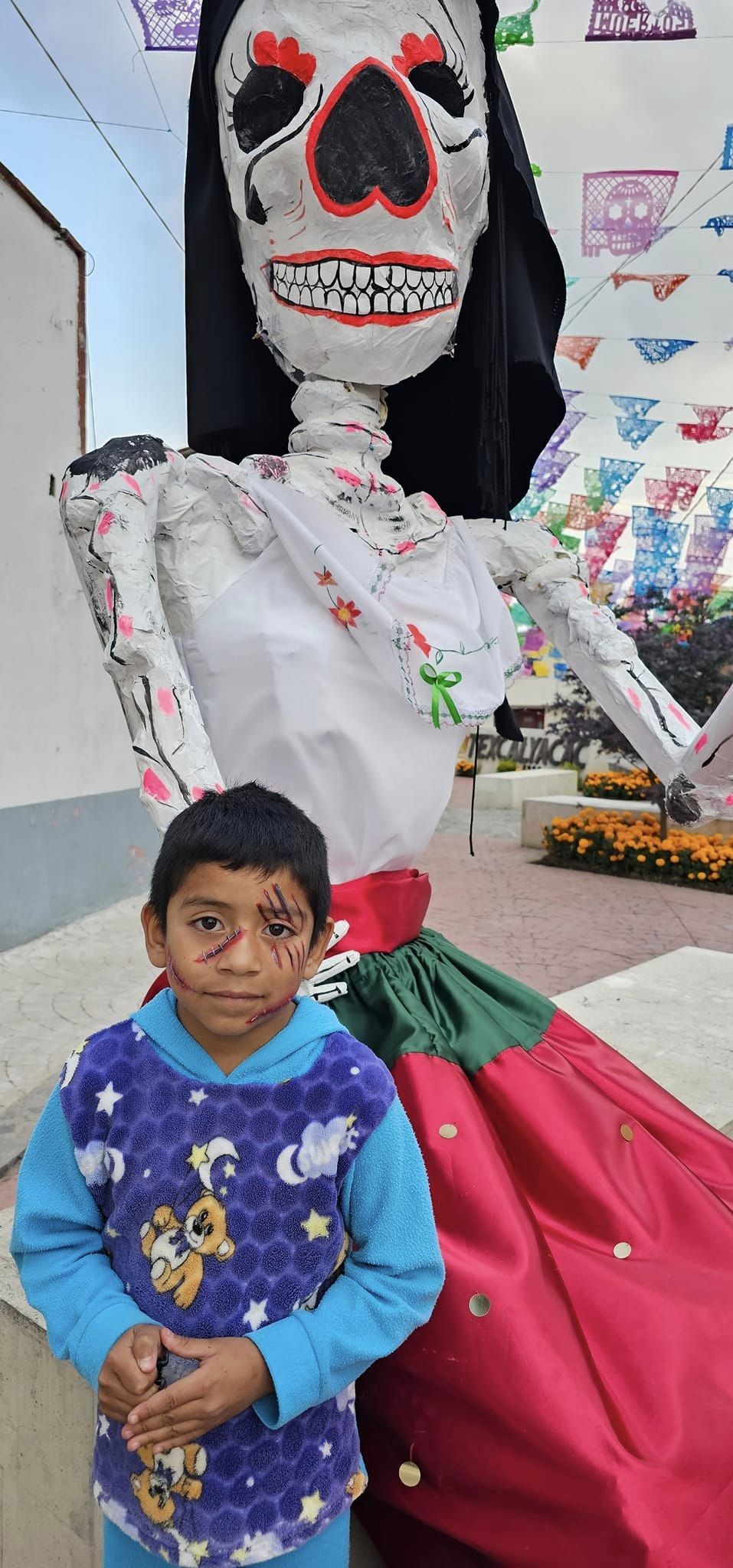 1699107625 336 Pintacaritas Dia de Muertos Las alumnas del curso de cultura