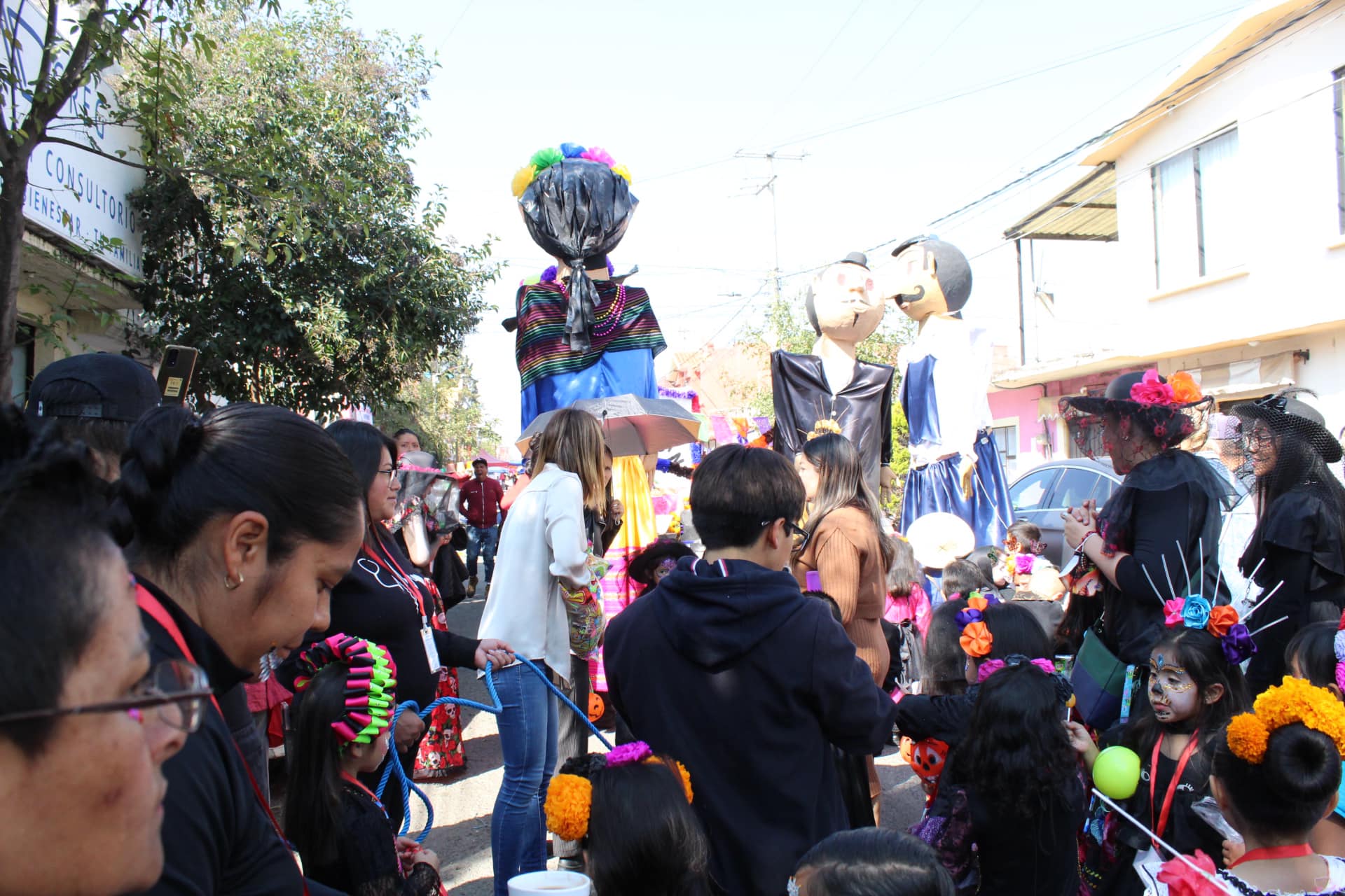 1699118544 640 ¡Hoy fue un dia especial Entregamos calaveritas a los ninos