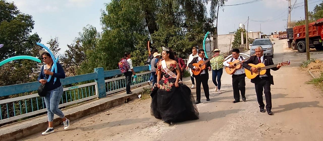 1699127075 Salida de calle 20 de Noviembre con la Rondalla Corazon