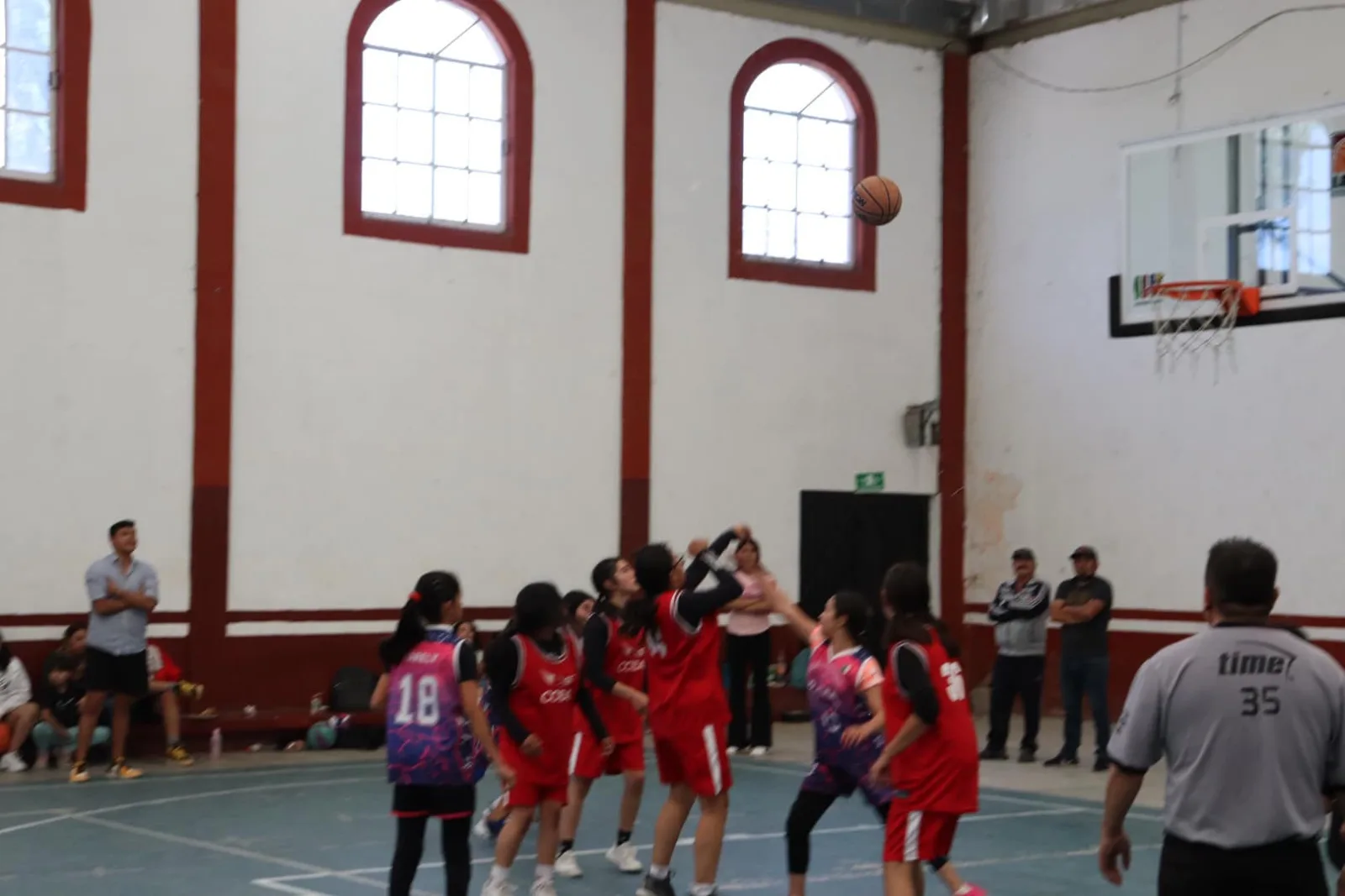 1699134575 El Torneo de infantil y juvenil de Basquetbol continua en scaled