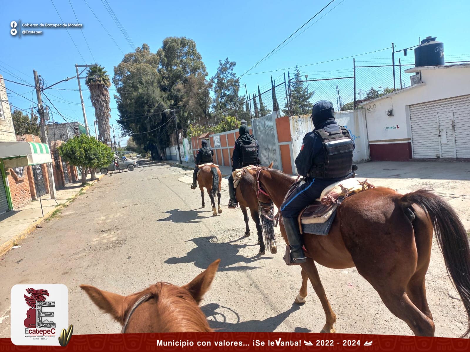 1699138266 408 Tambien a caballo nuestros companeros de la Direccion de Seguridad