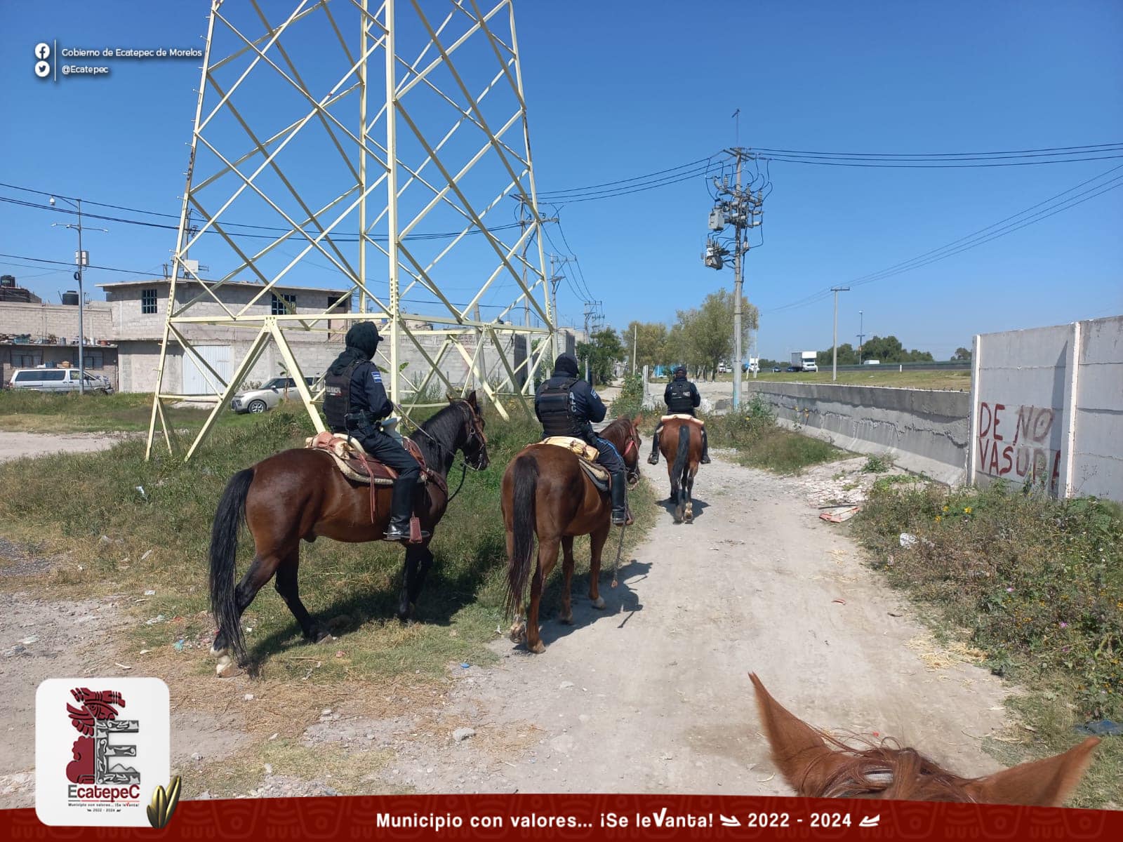 1699138278 593 Tambien a caballo nuestros companeros de la Direccion de Seguridad