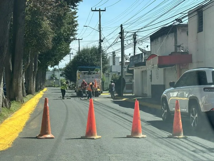 1699212304 Toma precauciones Estamos realizando pinta de topes en Prolongacion Durazno jpg