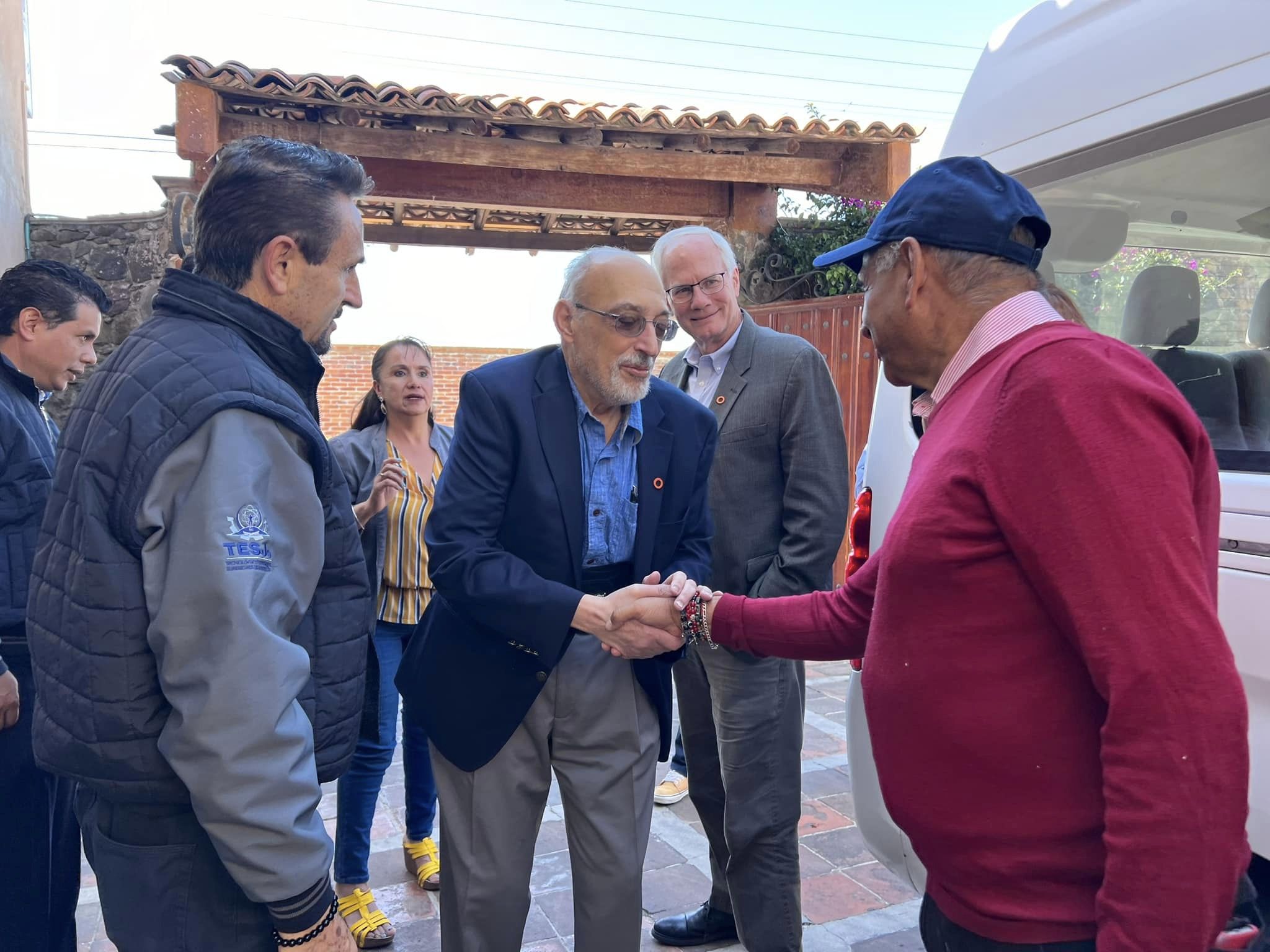 1699219855 479 El Presidente Municipal Jesus Cedillo Gonzalez recibio al Personal de