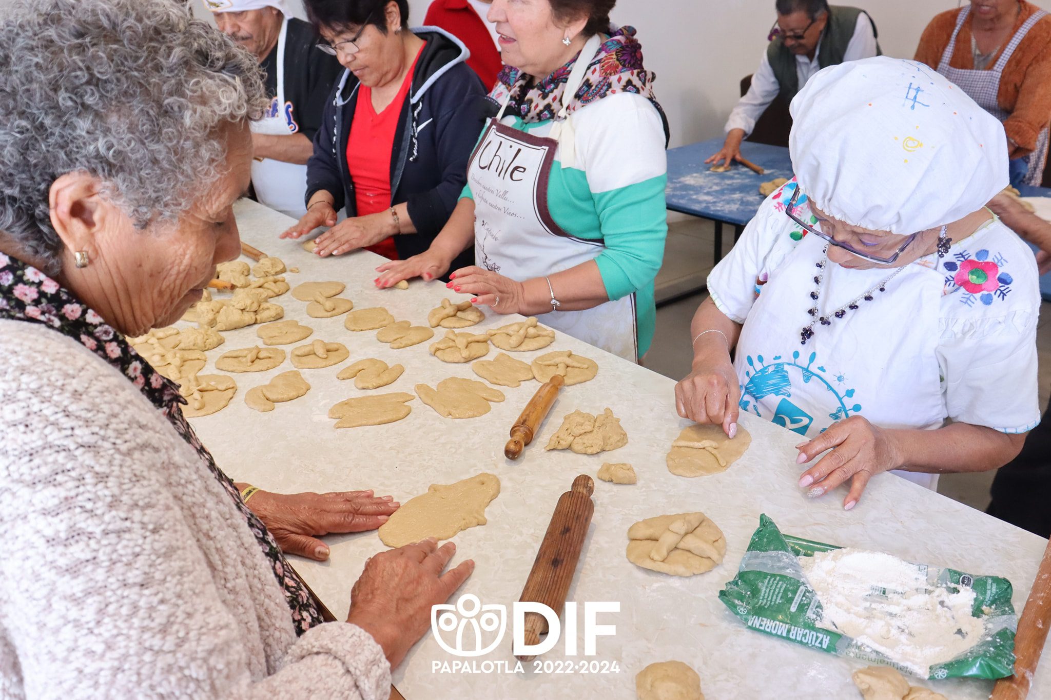 1699360181 324 ¡Sabroso pandemuerto el que realizaron los adultos mayores del grupo