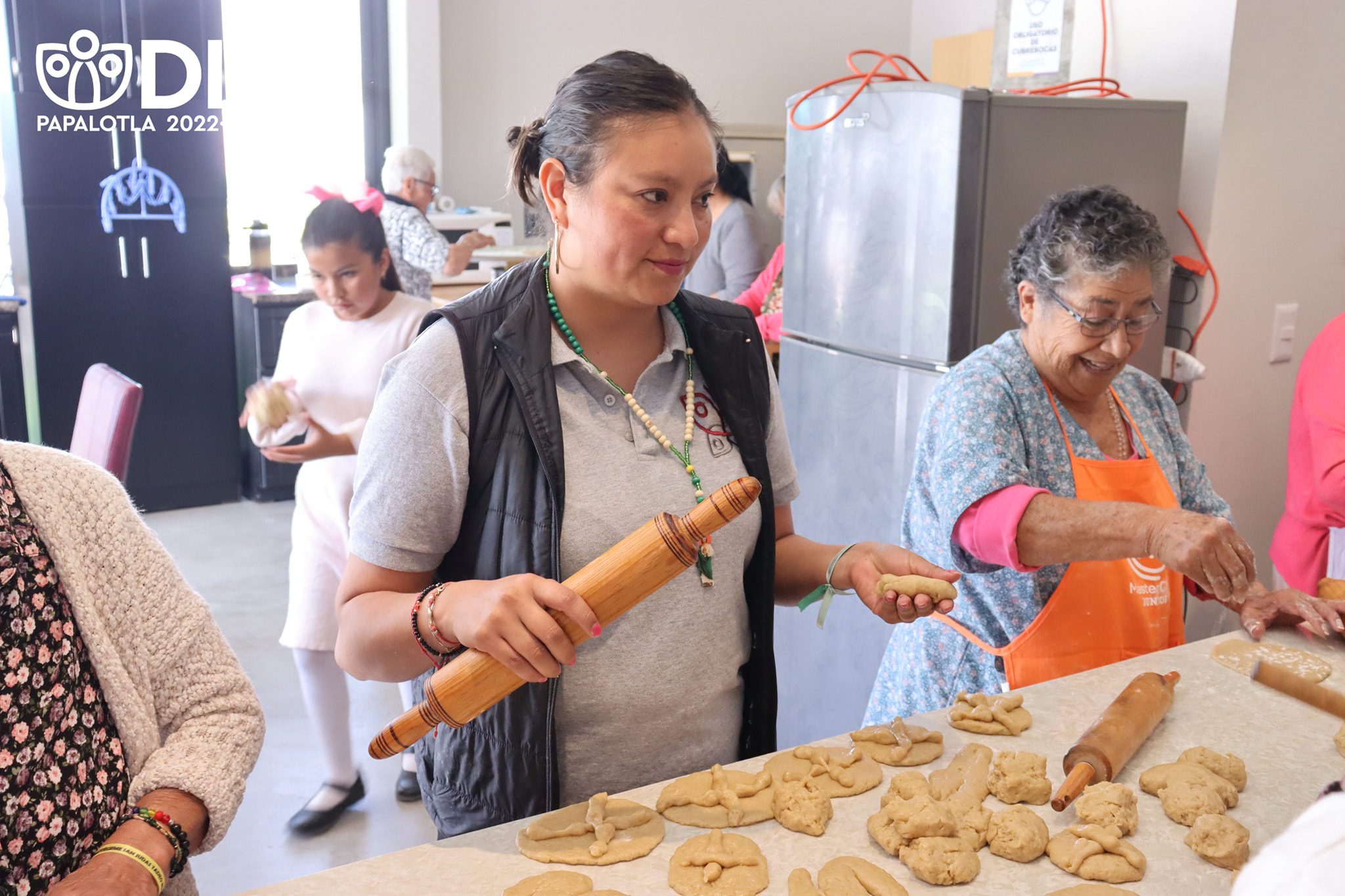 1699360187 928 ¡Sabroso pandemuerto el que realizaron los adultos mayores del grupo