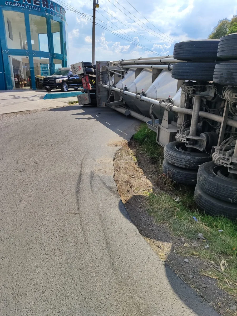 1699447315 576 TomaPrecauciones Derivado de un accidente vehicular el carril de