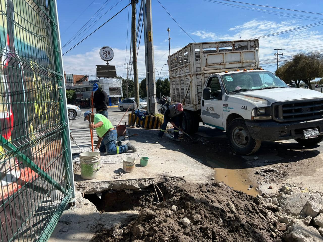 1699456867 527 Opdapas de Metepec reparo tuberia de agua en calle Benito