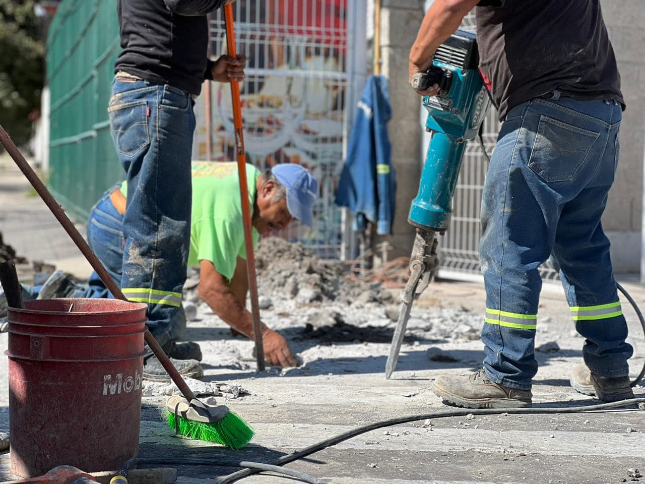 1699456898 Opdapas de Metepec reparo tuberia de agua en calle Benito