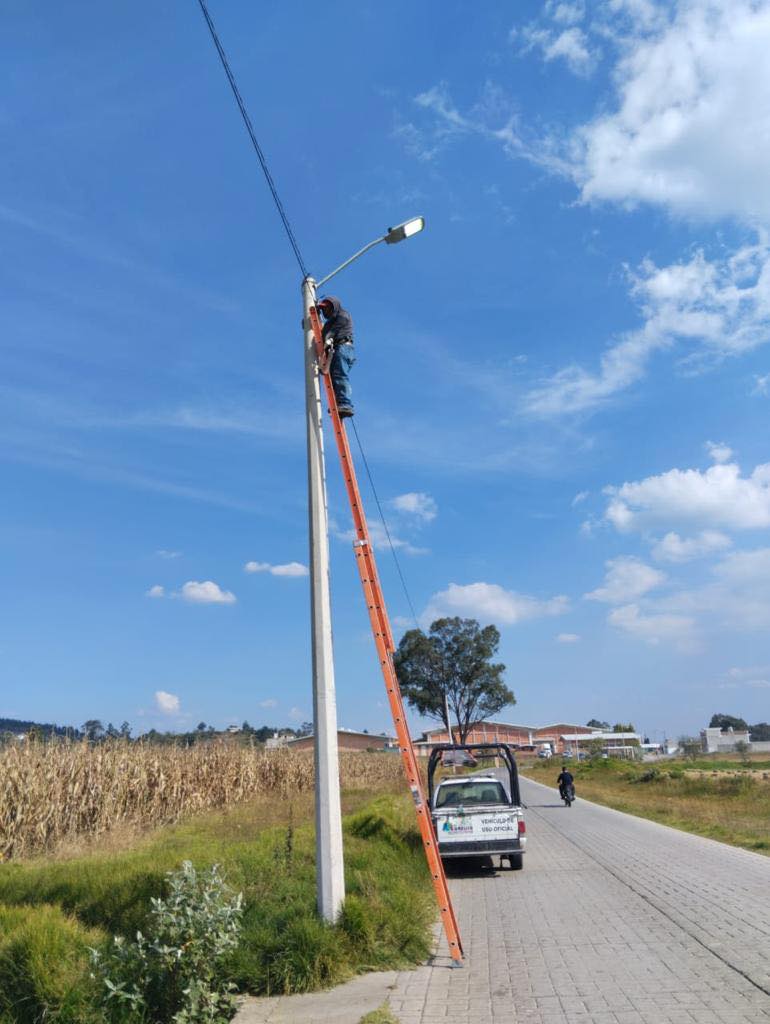 1699476053 357 Diariamente trabajamos en el mantenimiento y reparacion de luminarias para