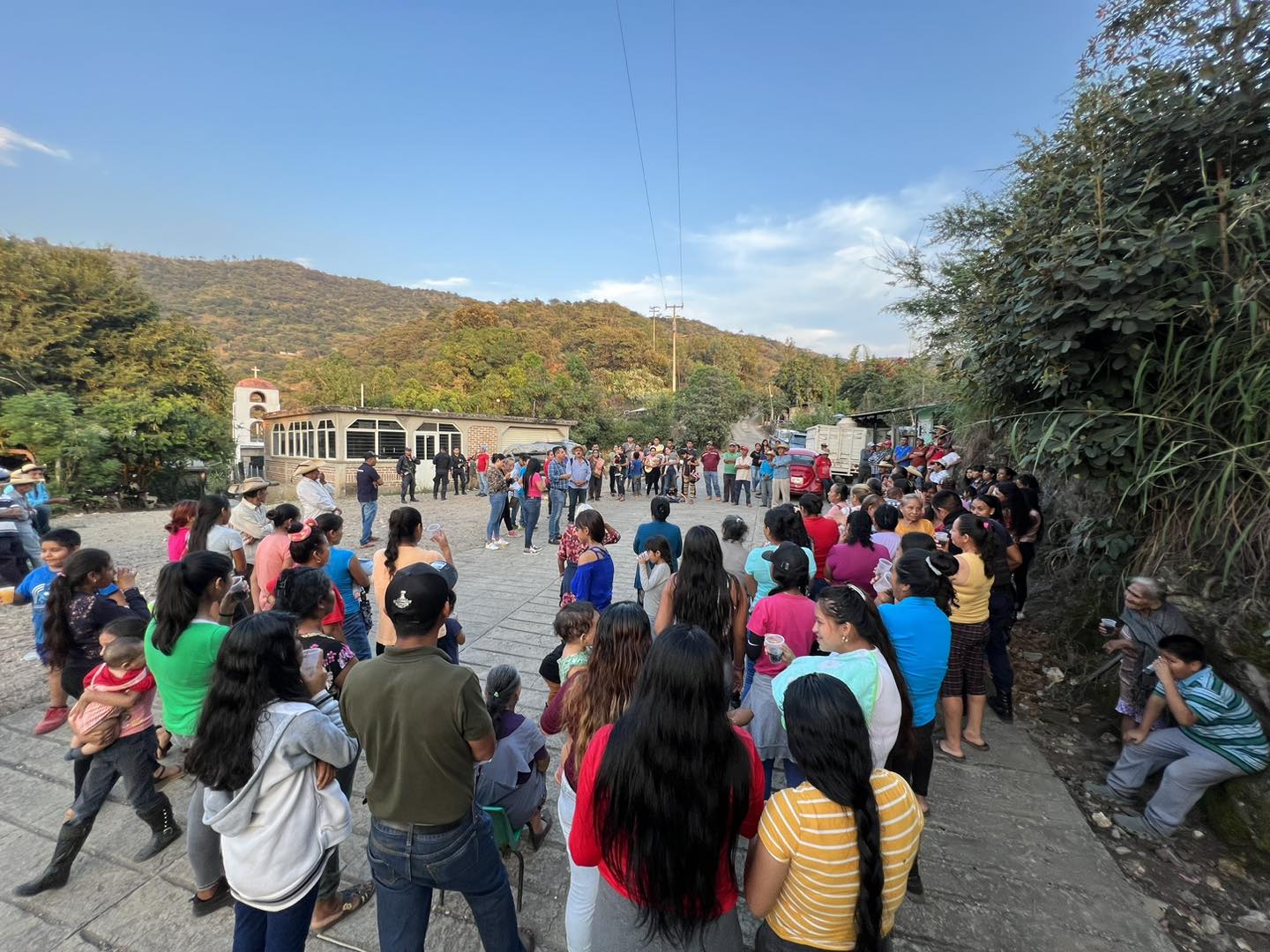 1699545049 622 En la tarde del 8 de noviembre recorrimos las comunidades