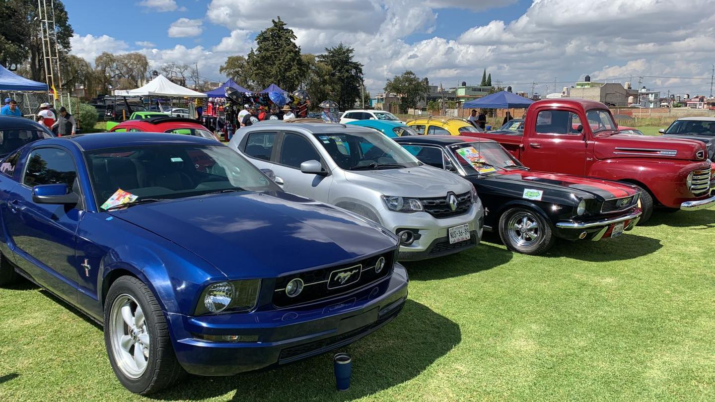 1699826388 El festejo del 6to aniversario de autos Renault clasicos y