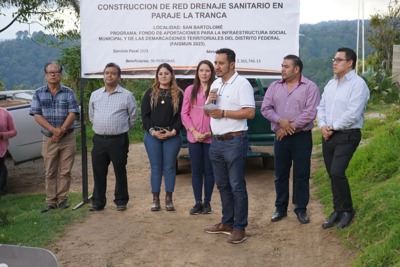 1699882504 En compania de los regidores y de la Presidenta del jpg