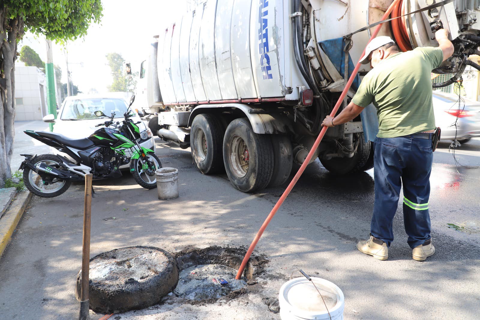 1699885101 500 Nuestro companeros de la Direccion de Agua Potable Alcantarillado y