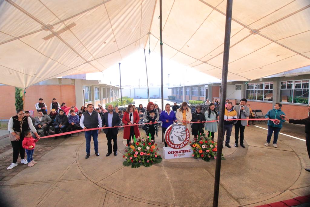 1699887983 466 Con alegria Erika Sevilla entrega el edificio del preescolar Centro