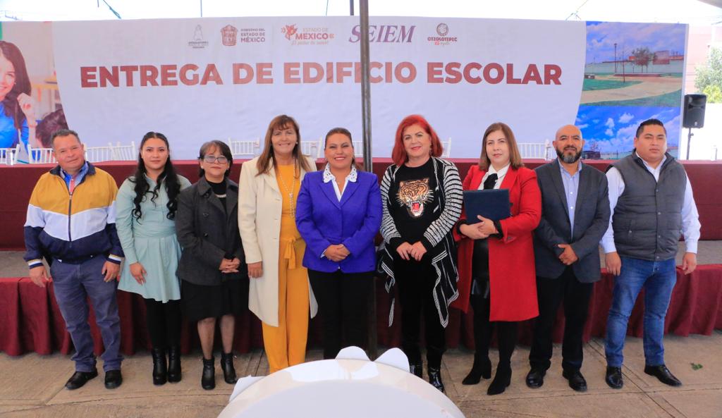 1699887989 496 Con alegria Erika Sevilla entrega el edificio del preescolar Centro