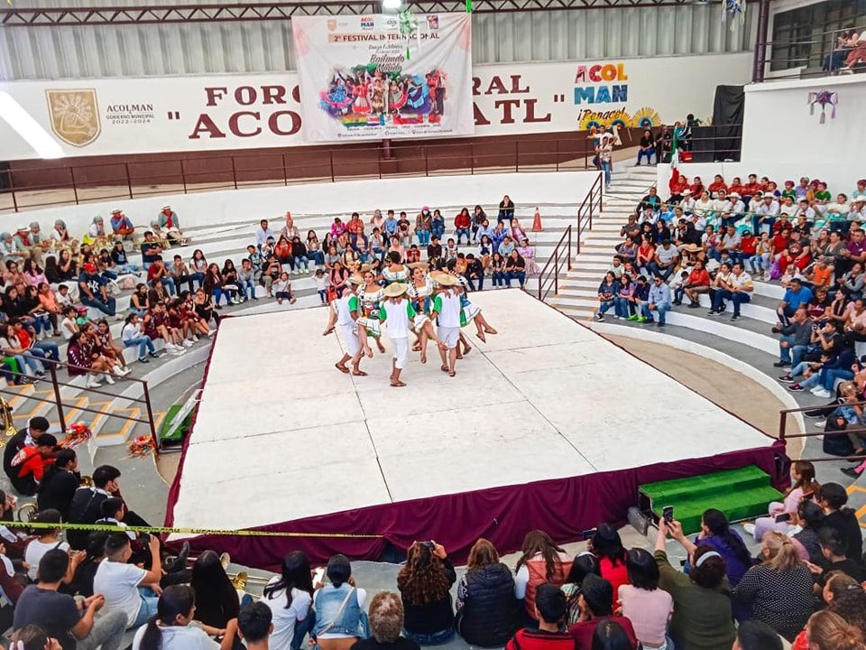 1699889542 527 🪭🪇La segunda edicion del Festival Internacional de Danza Folclorica Bailando