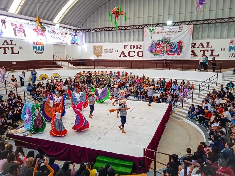 1699889562 🪭🪇La segunda edicion del Festival Internacional de Danza Folclorica Bailando jpg