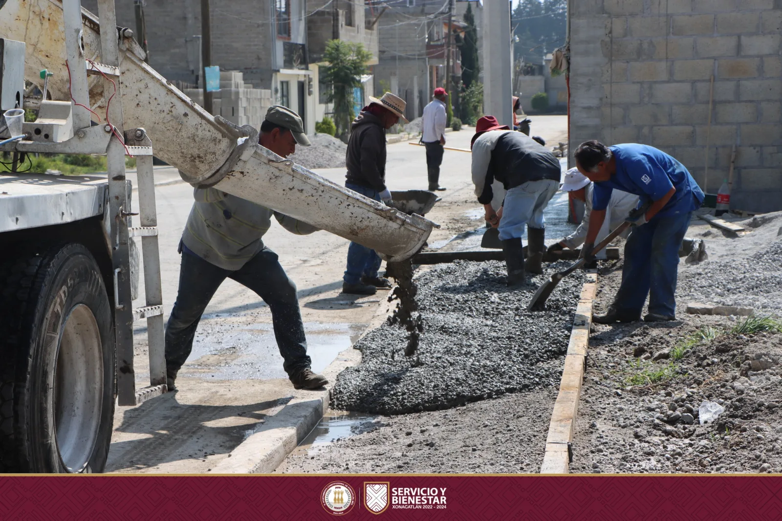 1699893797 En la colonia Jardin en la cabecera municipal estamos transformando scaled