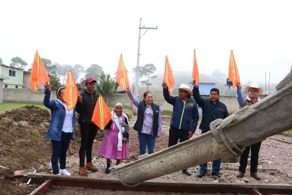 1699893909 767 En la comunidad El Vivero Segunda Seccion la Presidenta Municipal