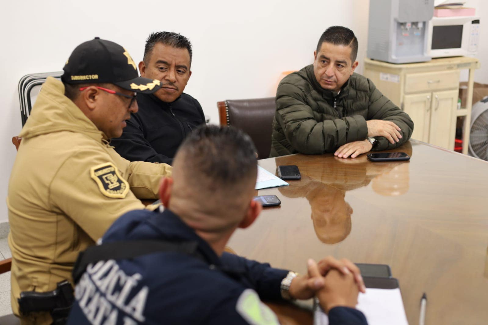 1699899927 478 Durante la reunion de la Mesa por la Paz los