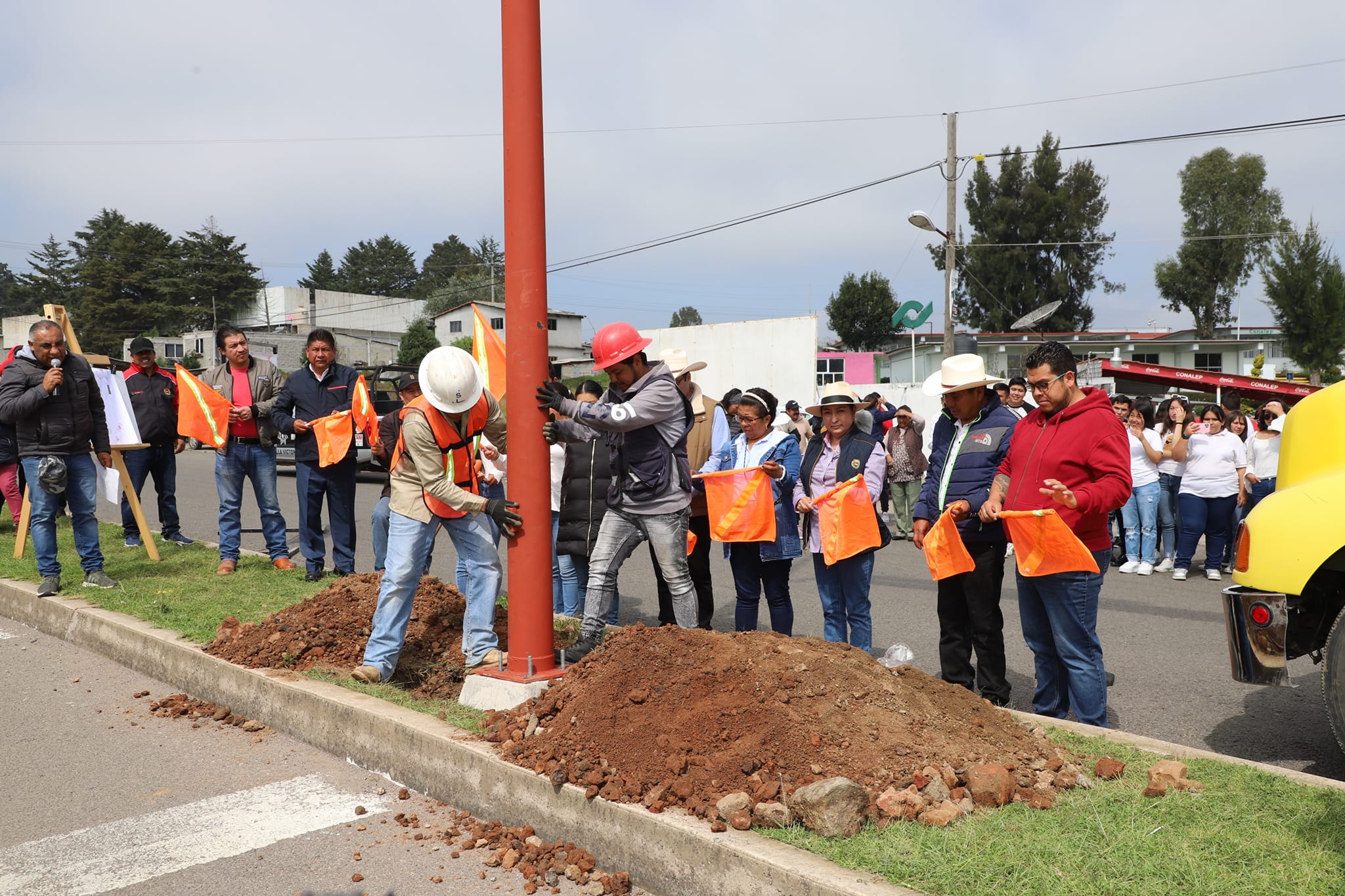 1699901182 433 La Presidenta Municipal Maria Luisa Carmona Alvarado junto con los