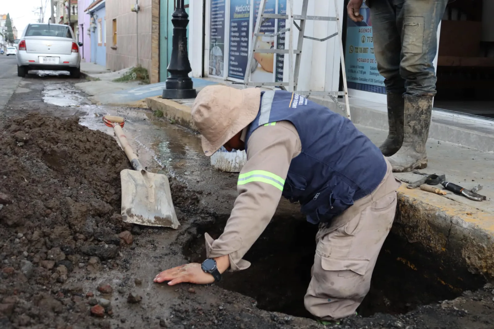 1699973512 La fuga de AguaPotable reportada en la Av Catarino Gonzalez scaled