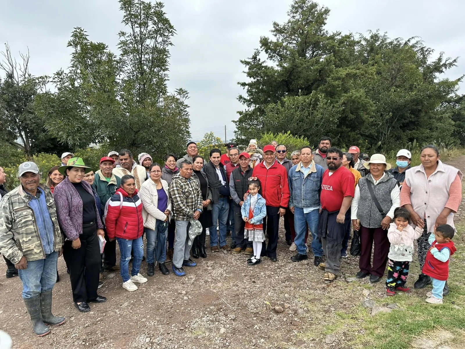 1699977942 En su gira por la Comunidad de Santiago Casandeje el scaled