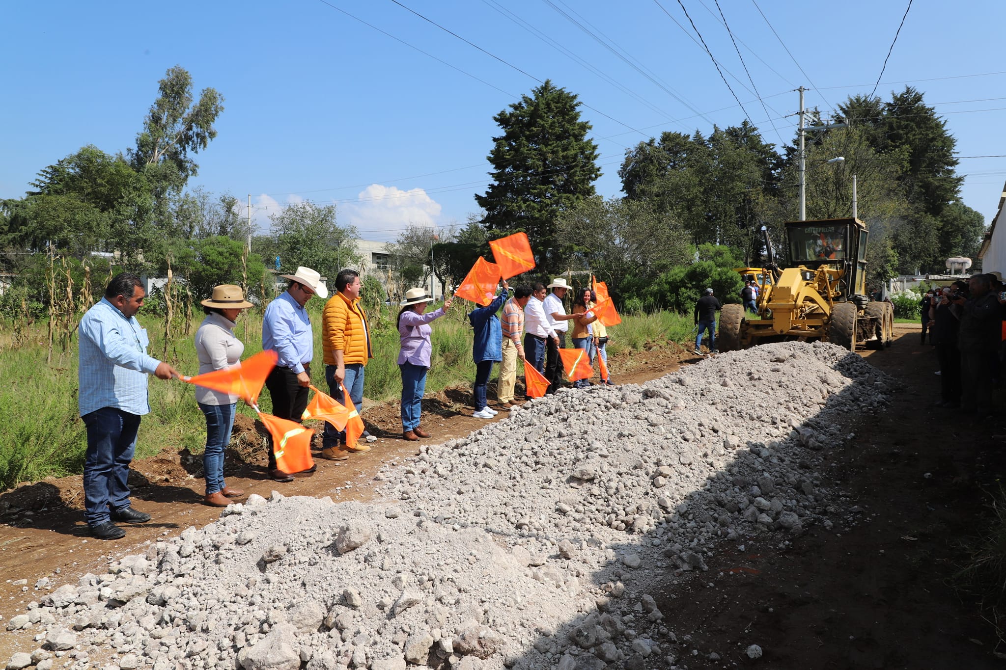 1699980259 327 Autoridades auxiliares y vecinos de Las Penas acompanaron a la