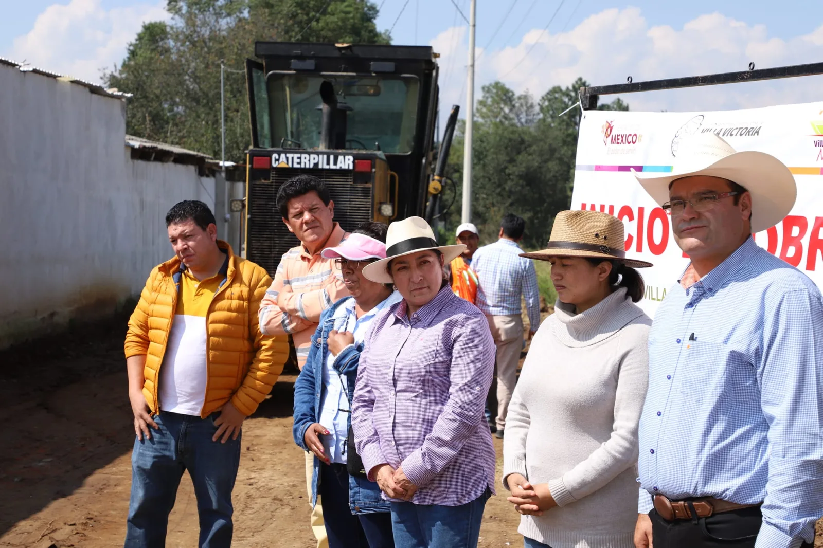 1699980286 Autoridades auxiliares y vecinos de Las Penas acompanaron a la scaled