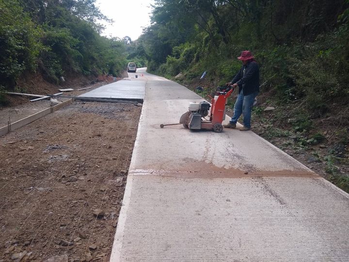 1699980639 Obra importante de concreto hidraulico en la carretera de la