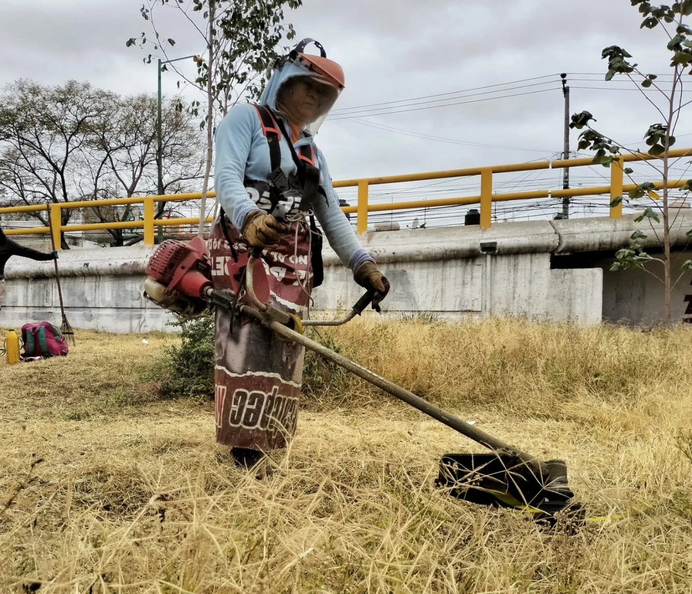 1699991833 245 ServiciosPublicos Para manter limpiezos nuestros espacios publicos llevamo