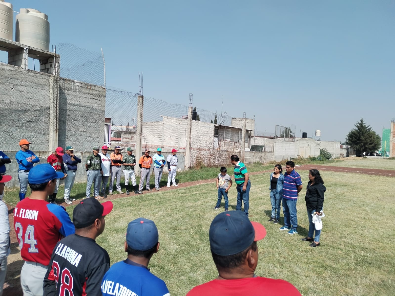 1700050853 610 El dia de ayer domingo entregamos el campo de beisbol