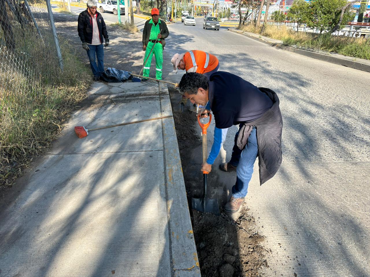 1700073007 41 Personal de ServiciosPublicos realizaron trabajos de embellecimiento y barrido