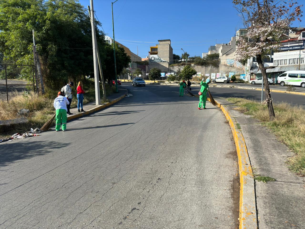 1700073028 Personal de ServiciosPublicos realizaron trabajos de embellecimiento y barrido