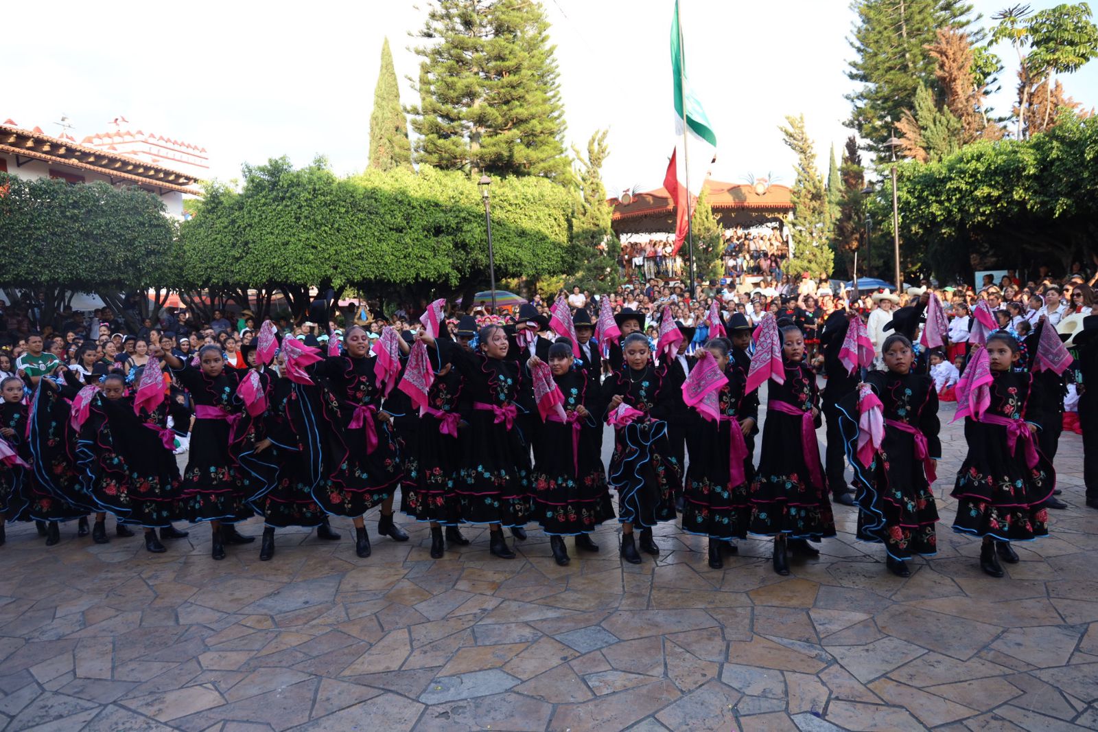 1700656433 433 ¡AYER HUBO FUEGO EN LA PISTA DE BAILE Las escuelas