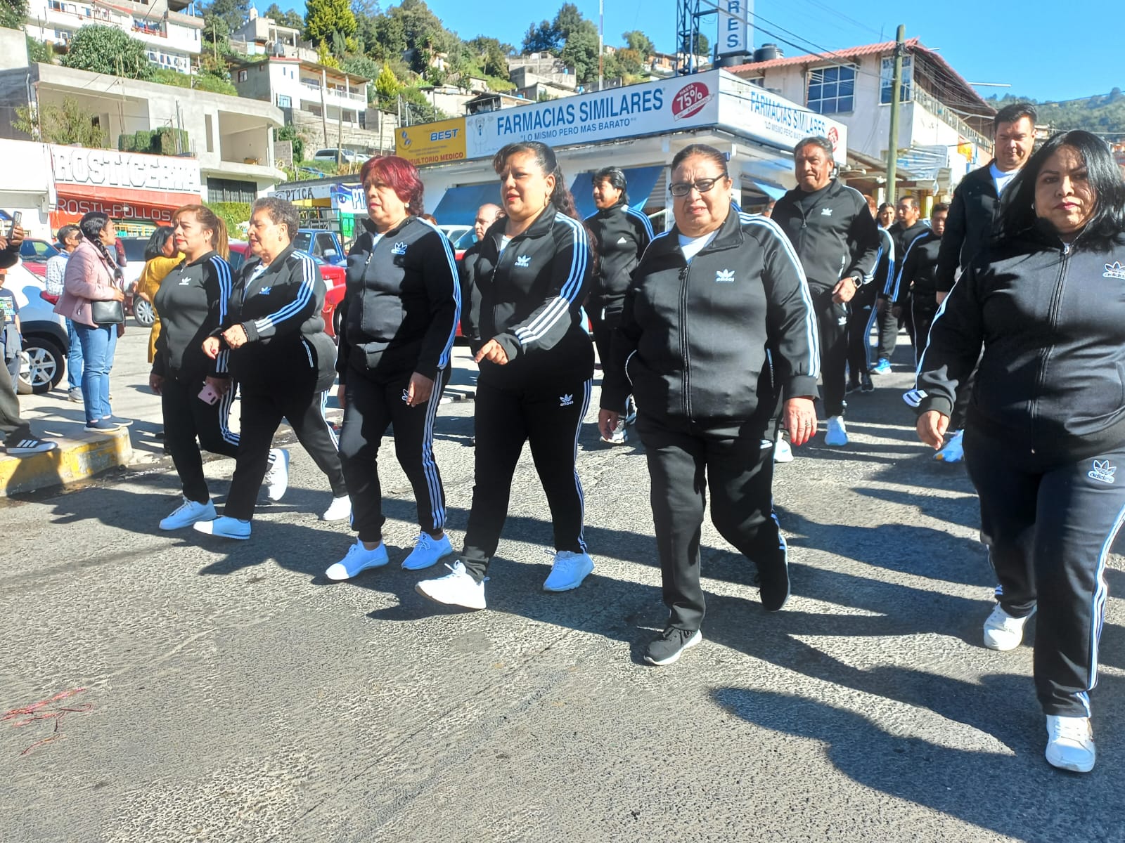 1700666354 504 El presidente municipal Luis Enrique Sanchez Reyes encabezo el Desfile