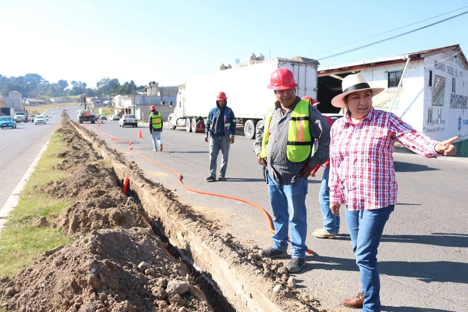 1700673178 La Presidenta Municipal Maria Luisa Carmona Alvarado superviso el avance jpg