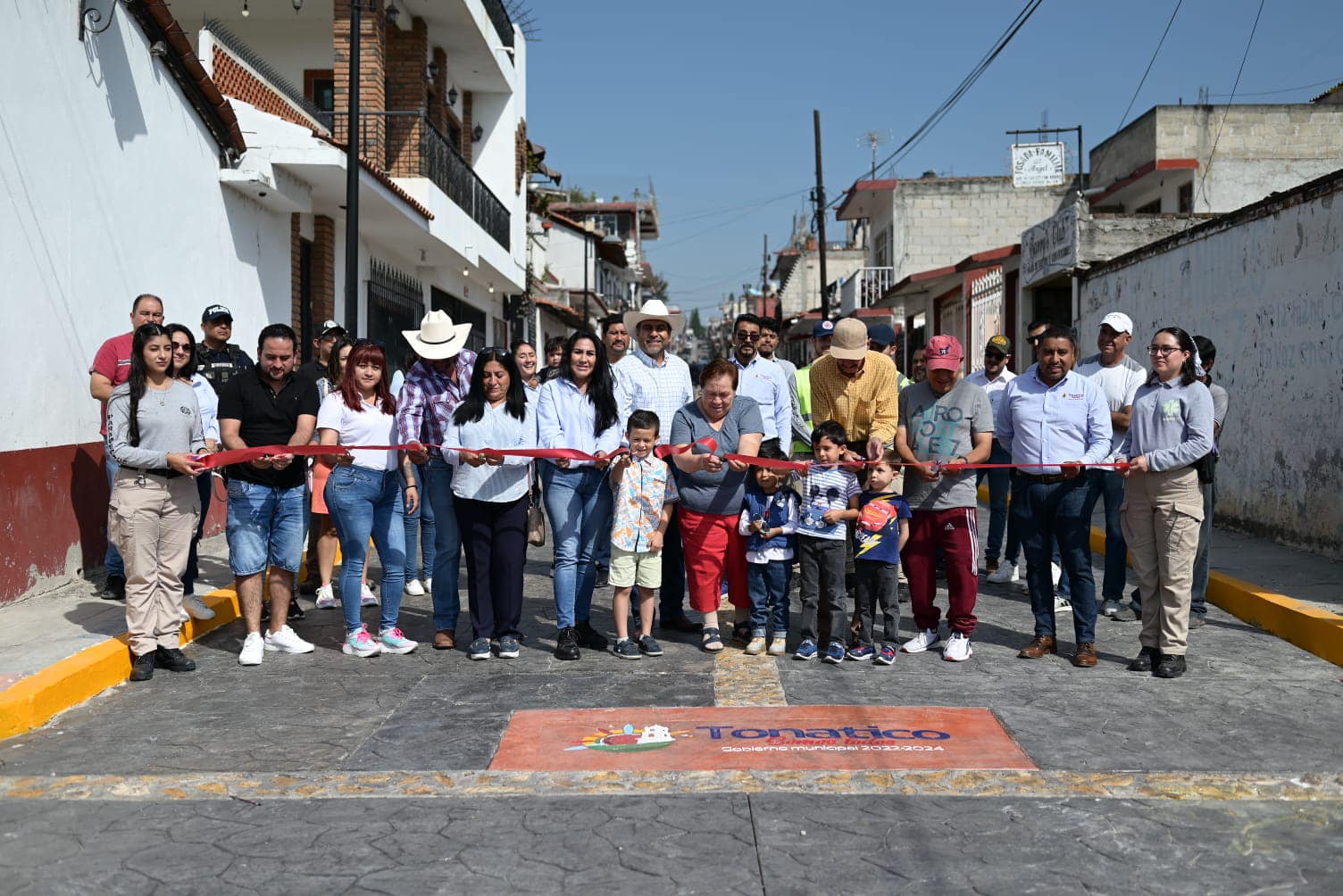 1700687922 En TonaticoPuebloMagico la Presidenta Municipal Marlem Ayala Sanchez continua t