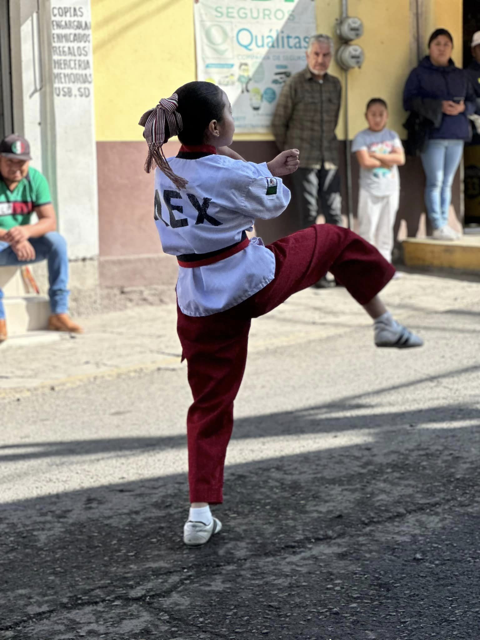 1700694851 593 Gracias Valentina por acompanarnos durante el desfile Campeona del Mundial