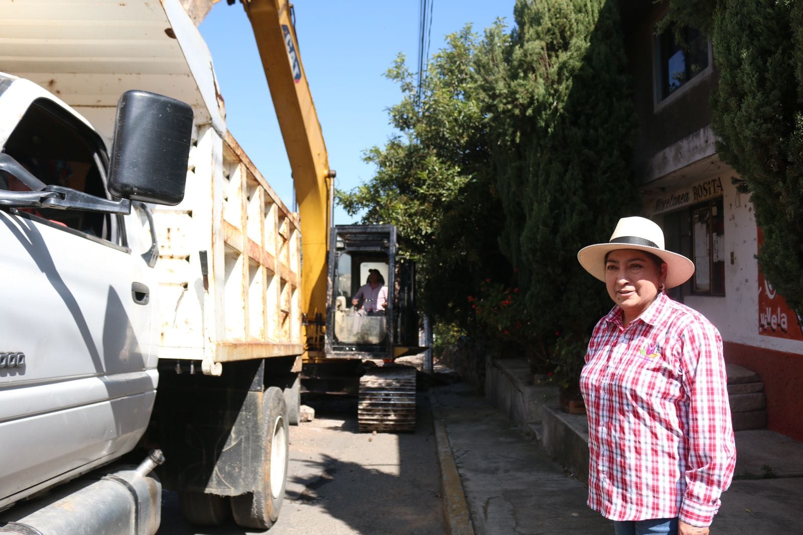 1700767080 783 Los trabajos de pavimentacion con concreto hidraulico en las calles