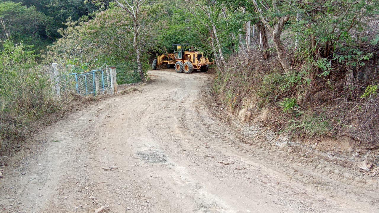 1700768056 Mas avances en la Rehabilitacion de Caminos Rurales se trabaja