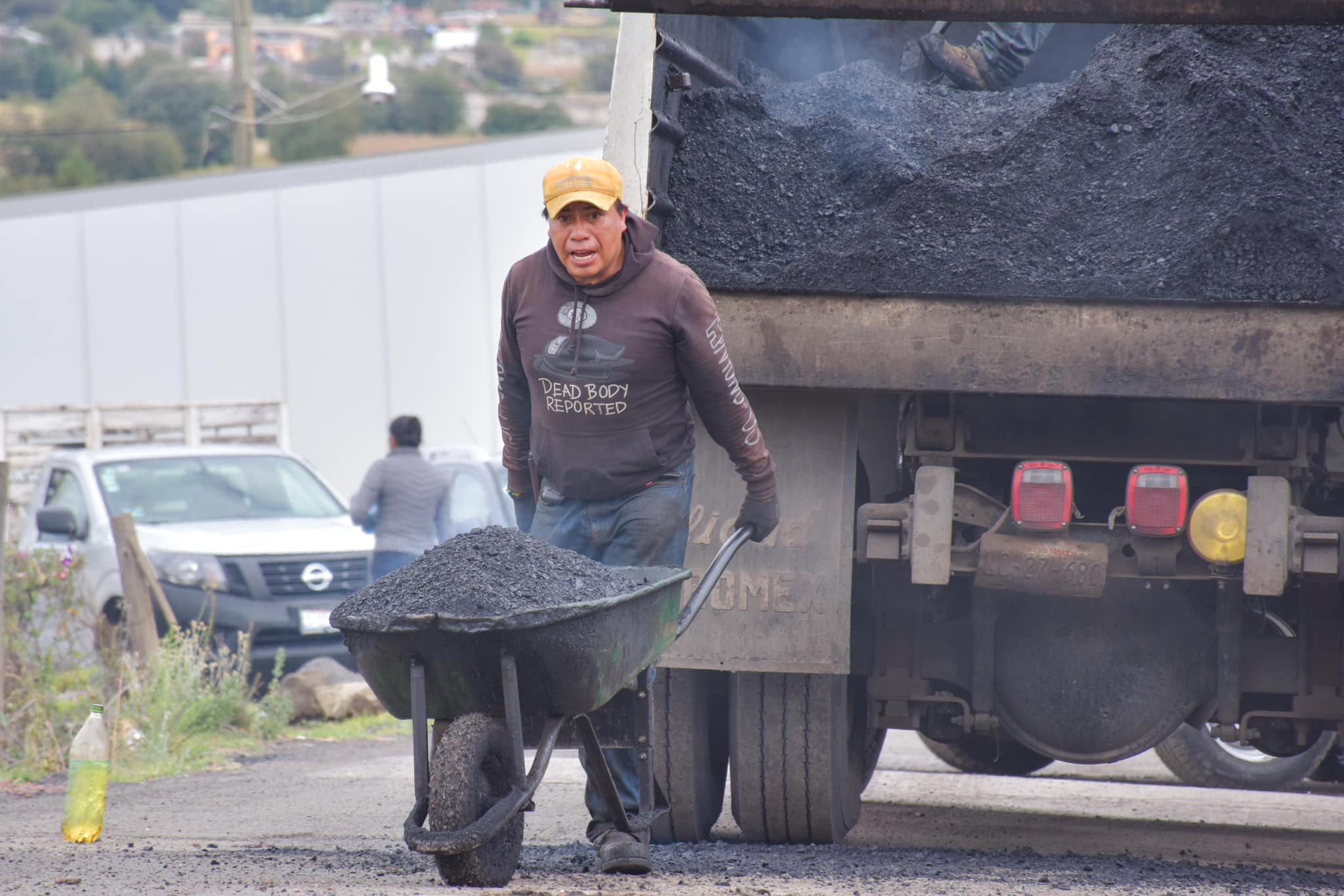 1700774278 705 Continua el Bacheo en la carretera Xalatlaco Ajusco agradecemos